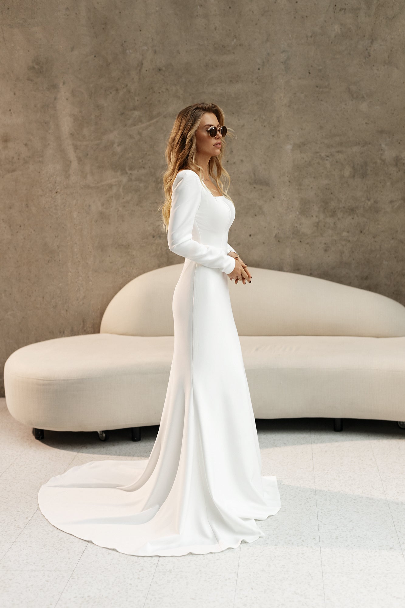 Fitted minimalist square neck wedding dress long sleeves | SICILIA Like pictured / Made to measure Fitted minimalist square neck wedding dress long sleeves | SICILIA Like pictured / Made to measure