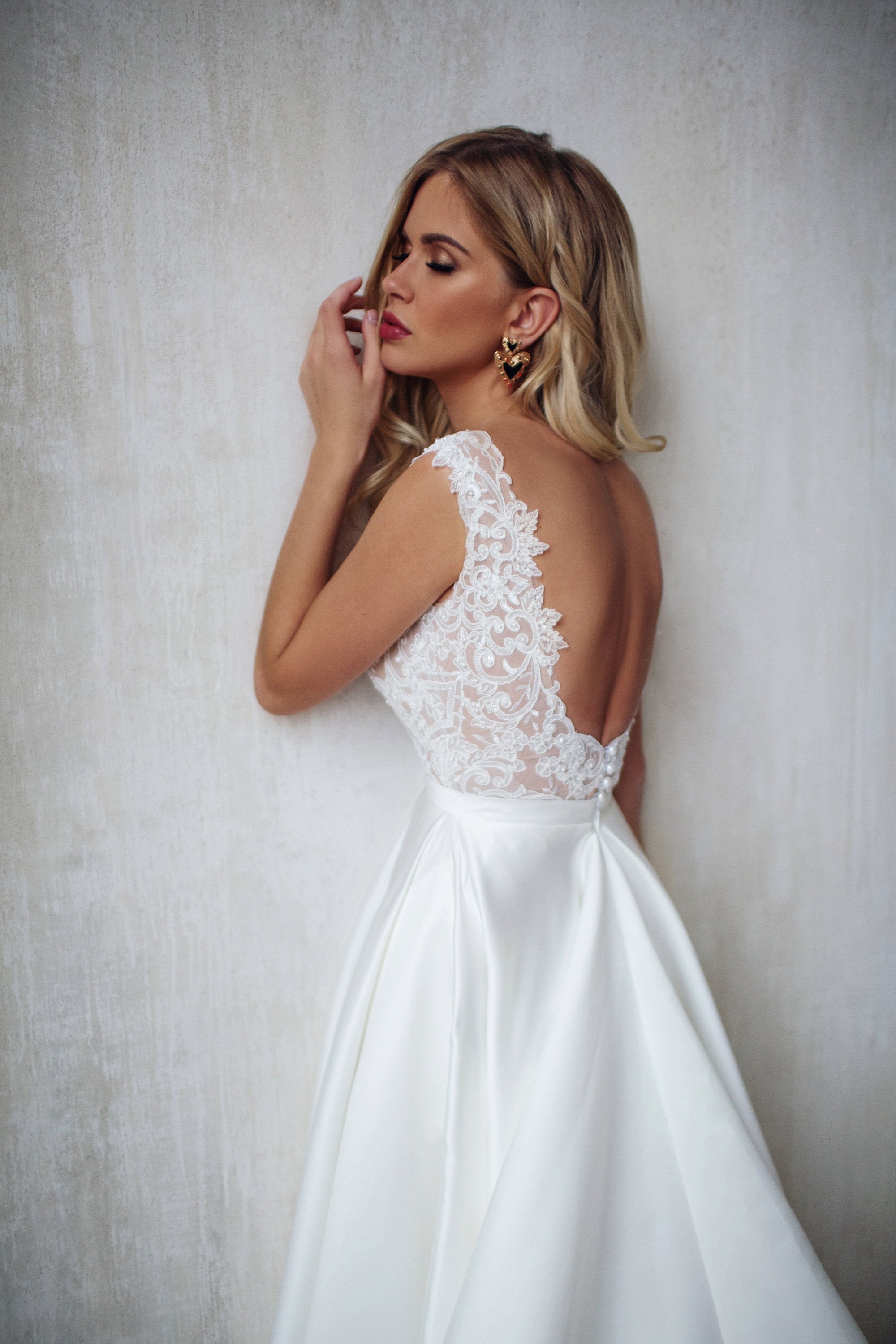 Satin Wedding Dress | Best Satin Wedding Gowns | Milabridal Like pictured / One piece Dress Satin Wedding Dress | Best Satin Wedding Gowns | Milabridal Like pictured / One piece Dress