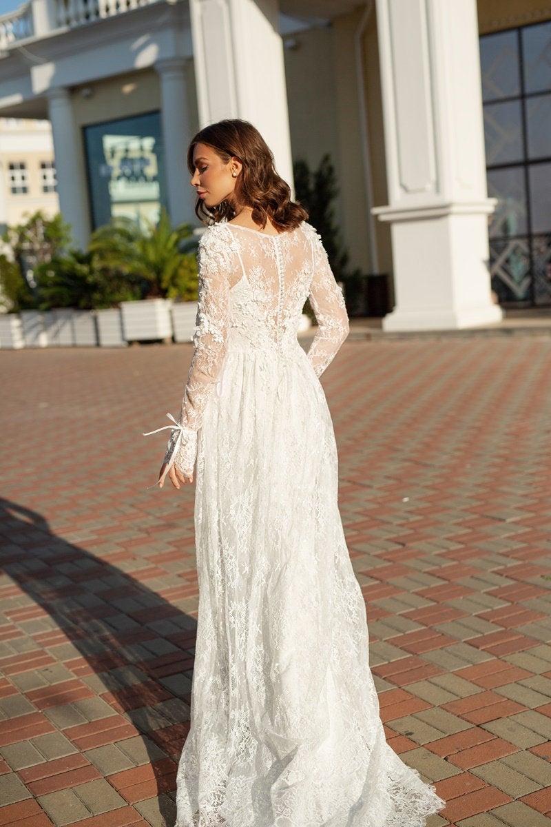 Lace Long Sleeve Fitted Wedding Dress 